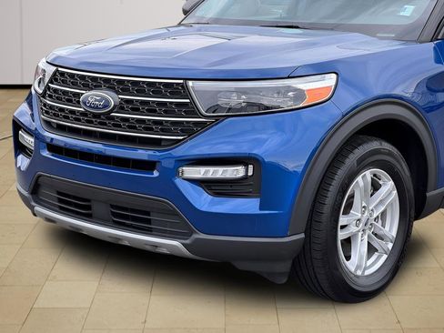 Used 2023 Ford Explorer XLT w/ Equipment Group 202A AWD/4WD image 32