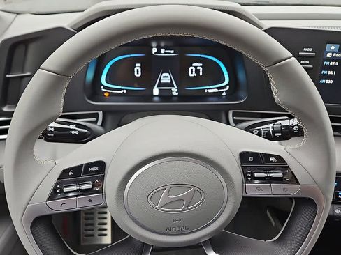 Used 2025 Hyundai Elantra Sport FWD image 15