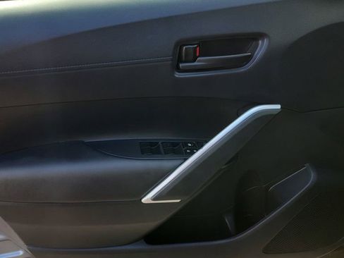 Used 2024 Toyota Corolla Cross LE w/ Moonroof Package image 16