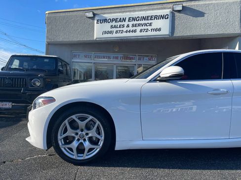 Used 2020 Alfa Romeo Giulia Ti image 10