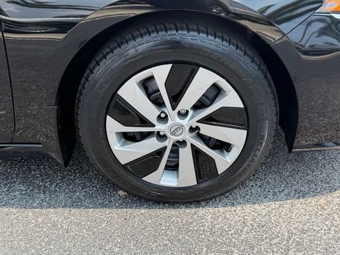 Used 2024 Nissan Altima 2.5 S FWD image 9