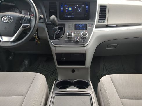 Used 2017 Toyota Sienna LE FWD image 14