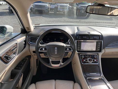 Used 2020 Lincoln Continental AWD w/ Premium Package image 32