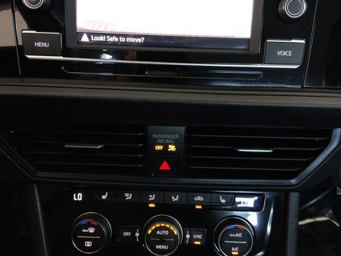 Certified 2023 Volkswagen Jetta SE FWD image 15