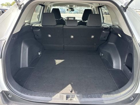 Used 2020 Toyota RAV4 LE FWD image 10