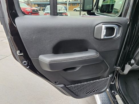 Used 2020 Jeep Wrangler Unlimited Sahara AWD/4WD image 21