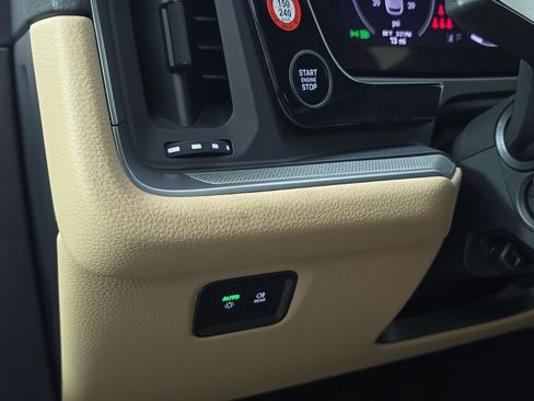 Certified 2026 Porsche Cayenne AWD/4WD image 18
