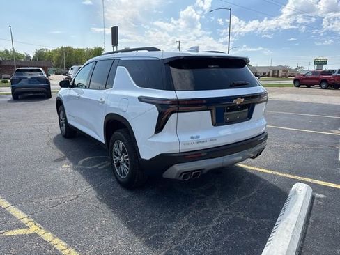 Used 2024 Chevrolet Traverse LT image 5