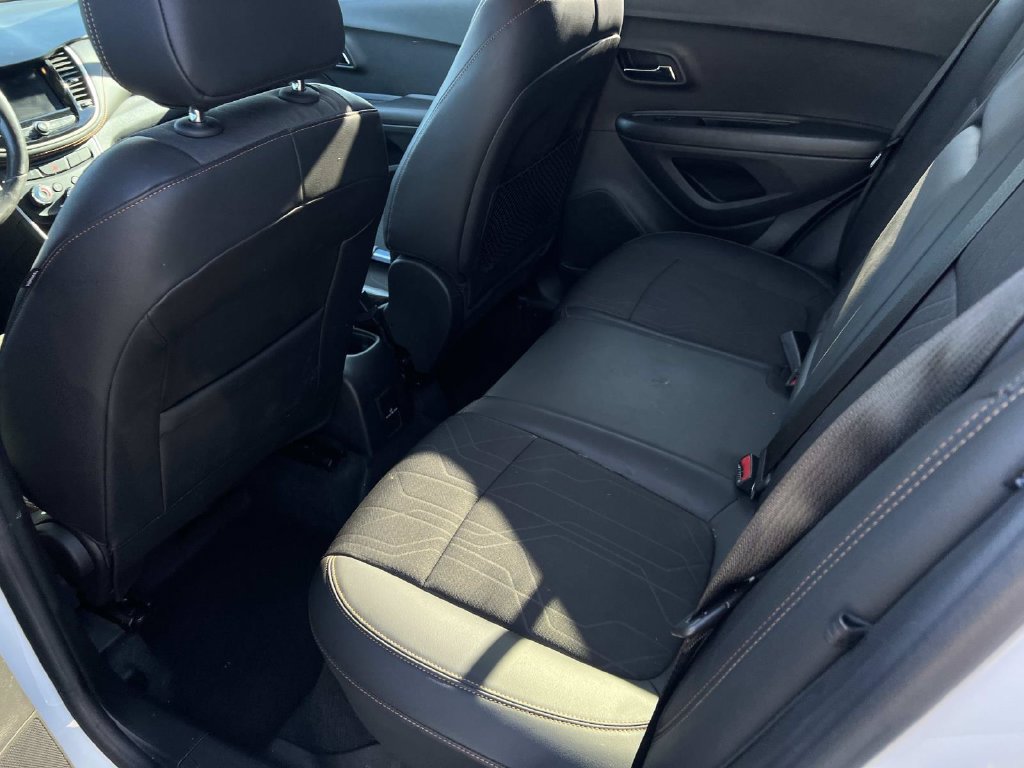 Used 2020 Chevrolet Trax LT w/ Sun & Sound Package FWD image 11