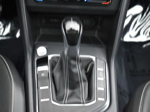Used 2023 Volkswagen Tiguan SE w/ Panoramic Sunroof Package FWD image 23