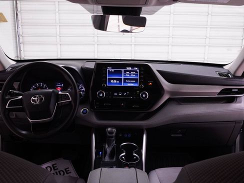 Used 2022 Toyota Highlander L FWD image 27