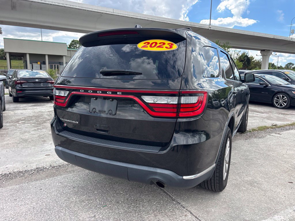 Used 2023 Dodge Durango SXT AWD/4WD image 3