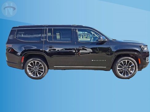 Certified 2024 Jeep Wagoneer Series III w/ Premium Group I AWD/4WD image 9