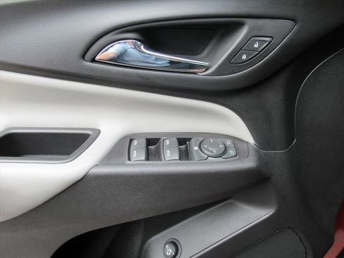 Used 2020 Chevrolet Equinox LT FWD image 18