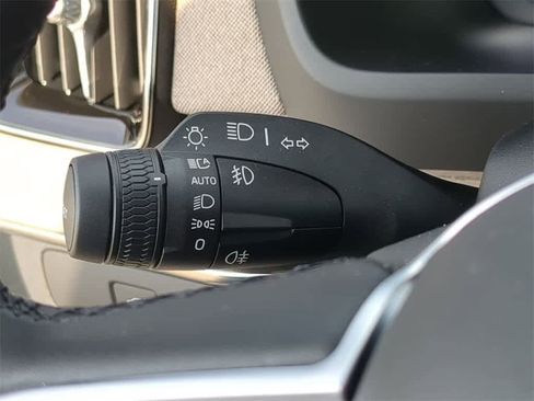 New 2026 Volvo XC90 B6 Plus w/ Protection Package Premier image 27