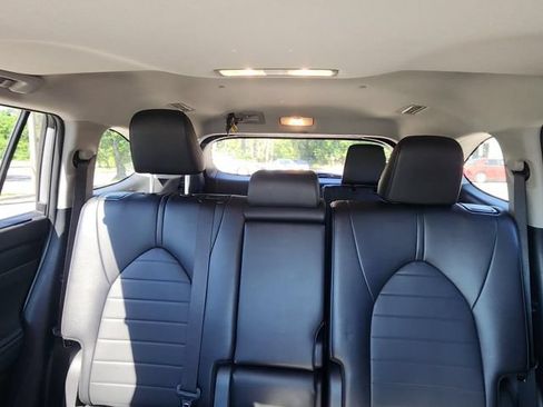 Used 2024 Toyota Highlander XLE AWD/4WD image 12