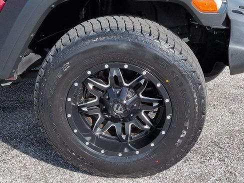 Used 2022 Jeep Gladiator Sport AWD/4WD image 11