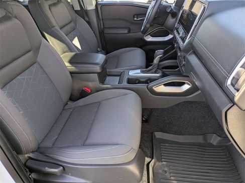 Used 2025 Nissan Frontier SV w/ SV Convenience Package image 19