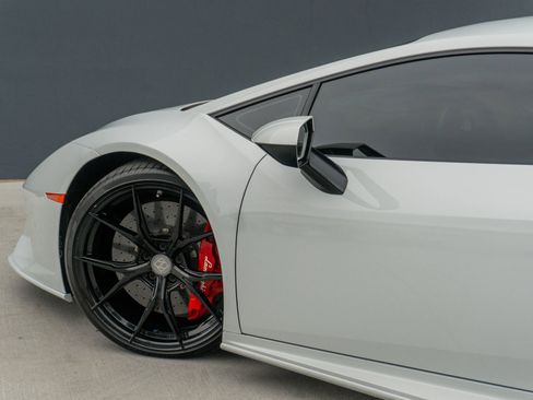 Used 2020 Lamborghini Huracan EVO image 44