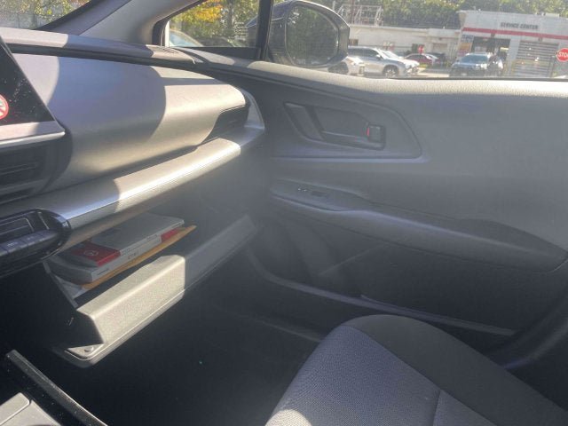 Used 2025 Toyota Prius LE FWD image 32