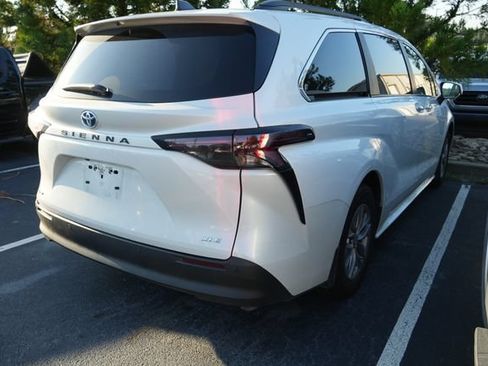 Used 2025 Toyota Sienna XLE w/ XLE Plus Package FWD image 6