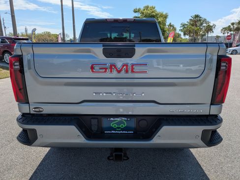 Certified 2024 GMC Sierra 2500 Denali w/ Denali Reserve Package image 5