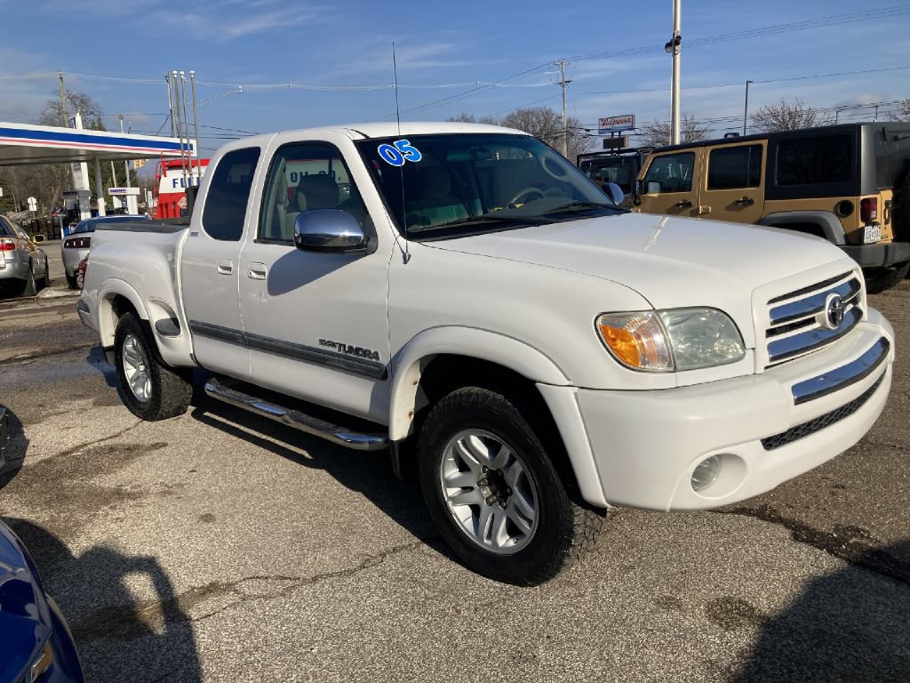 Used 2005 Toyota Tundra SR5 w/ Towing Pkg AWD/4WD image 2