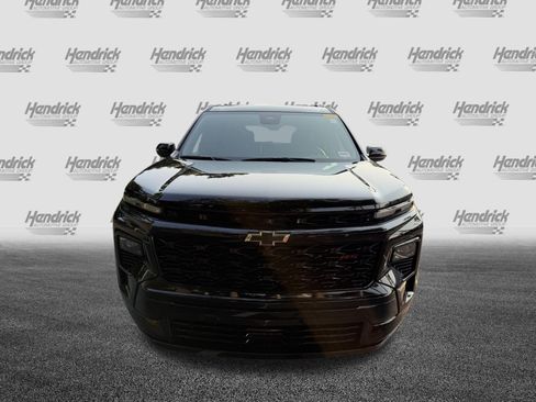 Used 2025 Chevrolet Traverse RS FWD image 3