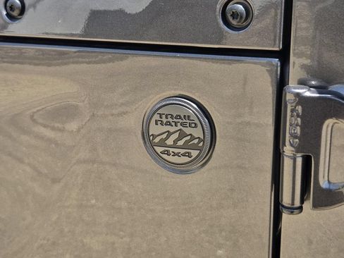 Used 2024 Jeep Gladiator Sport AWD/4WD image 9