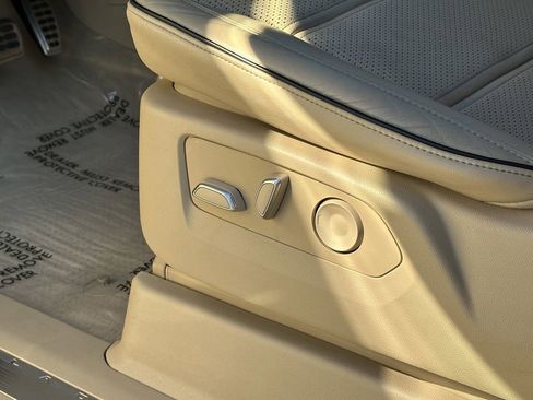 Used 2022 Cadillac Escalade Premium Luxury image 10