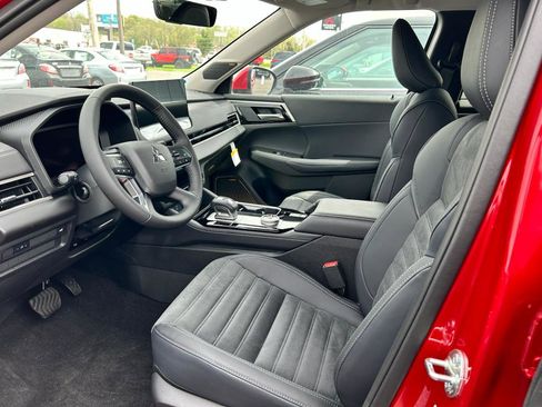 New 2025 Mitsubishi Outlander SE image 11