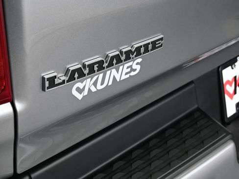 Used 2022 RAM 1500 Laramie AWD/4WD image 13