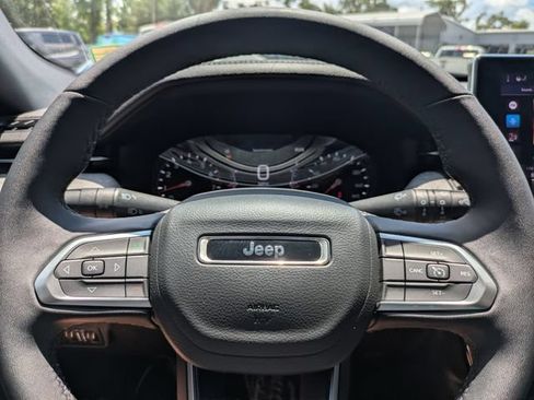 Used 2024 Jeep Compass Latitude AWD/4WD image 35