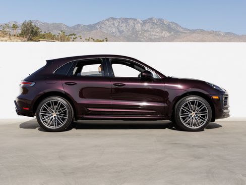 Certified 2025 Porsche Macan AWD/4WD image 8