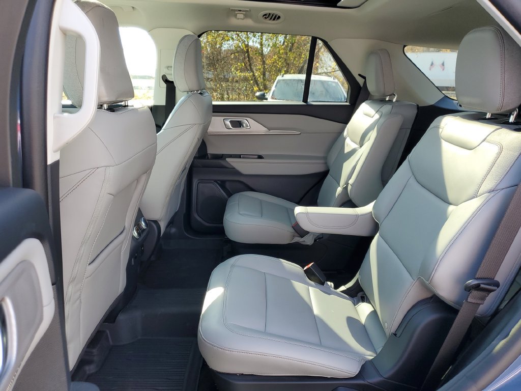 Certified 2025 Ford Explorer Active w/ Active Comfort Package AWD/4WD image 17