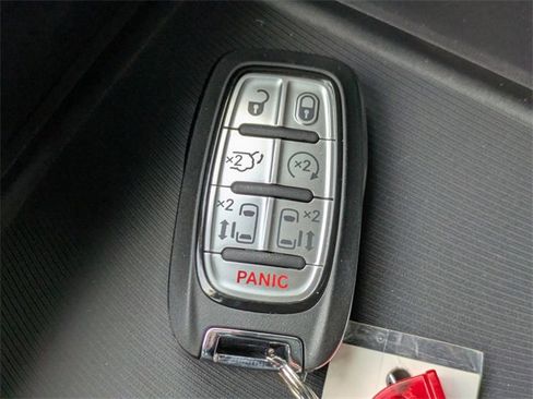 New 2026 Chrysler Pacifica Select image 33