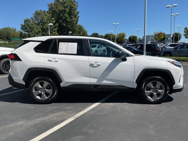 Used 2025 Toyota RAV4 LE AWD/4WD image 7