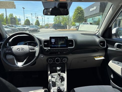 New 2026 Hyundai Venue SEL FWD image 4