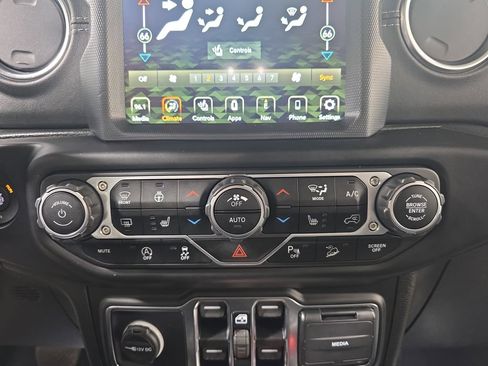 Used 2021 Jeep Wrangler Unlimited Sahara AWD/4WD image 20