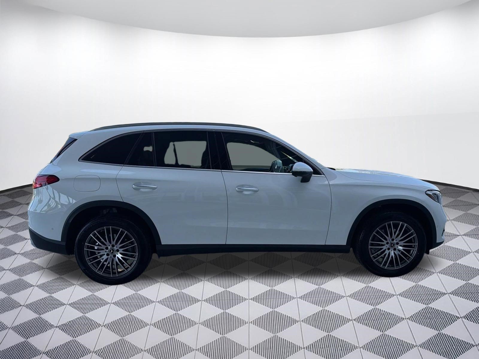 Used 2026 Mercedes-Benz GLC 300 4MATIC image 8
