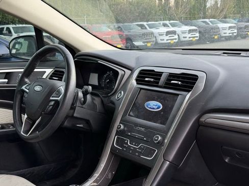 Used 2019 Ford Fusion SE w/ Equipment Group 151A FWD image 16