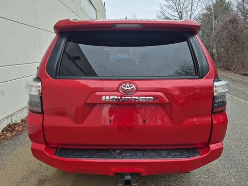 Used 2019 Toyota 4Runner SR5 AWD/4WD image 8