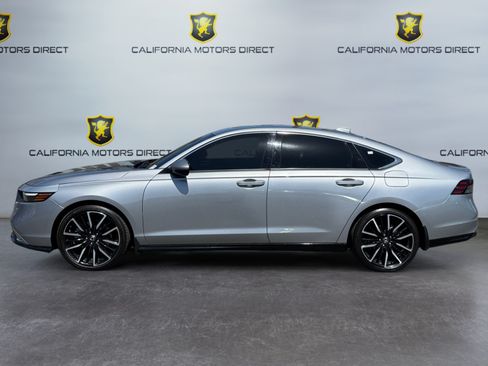 Used 2023 Honda Accord Touring image 2