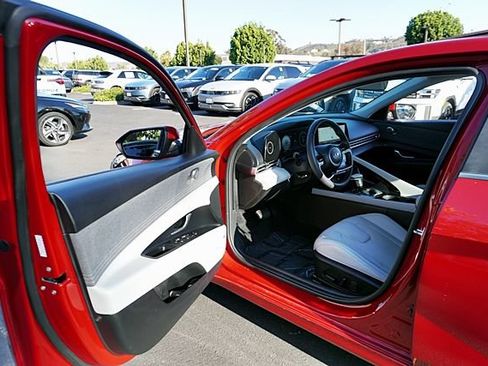 Certified 2023 Hyundai Elantra Limited FWD image 36