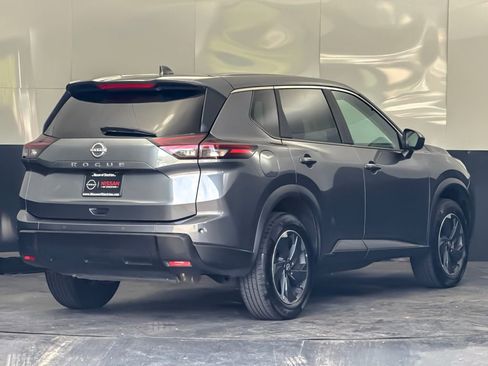 Used 2025 Nissan Rogue SV FWD image 3