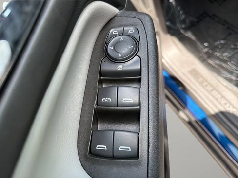 Used 2023 Chevrolet Equinox LS w/ Driver Confidence II Package FWD image 16