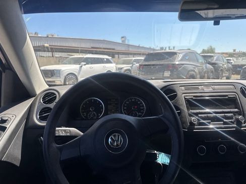Used 2012 Volkswagen Tiguan S FWD image 21