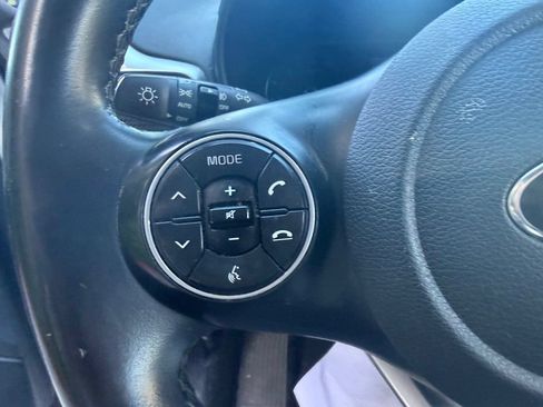 Used 2021 Kia Soul GT-Line FWD image 12