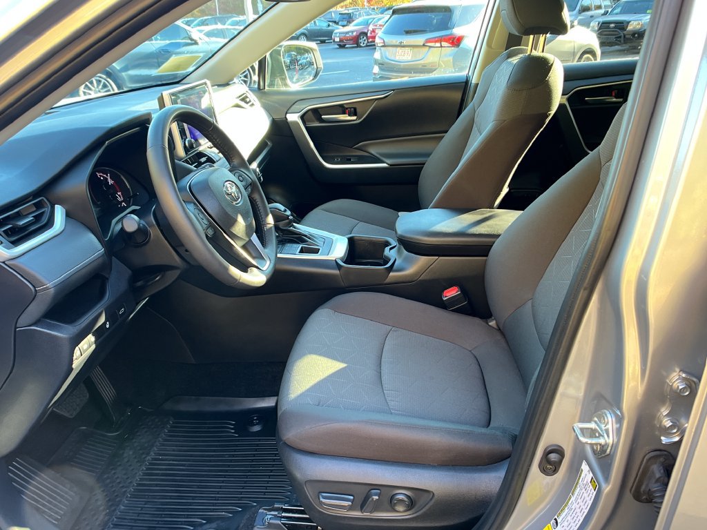 Used 2024 Toyota RAV4 XLE w/ Convenience Package AWD/4WD image 9