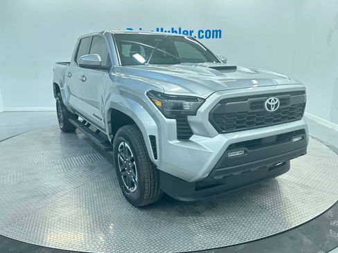 Used 2024 Toyota Tacoma TRD Sport image 3